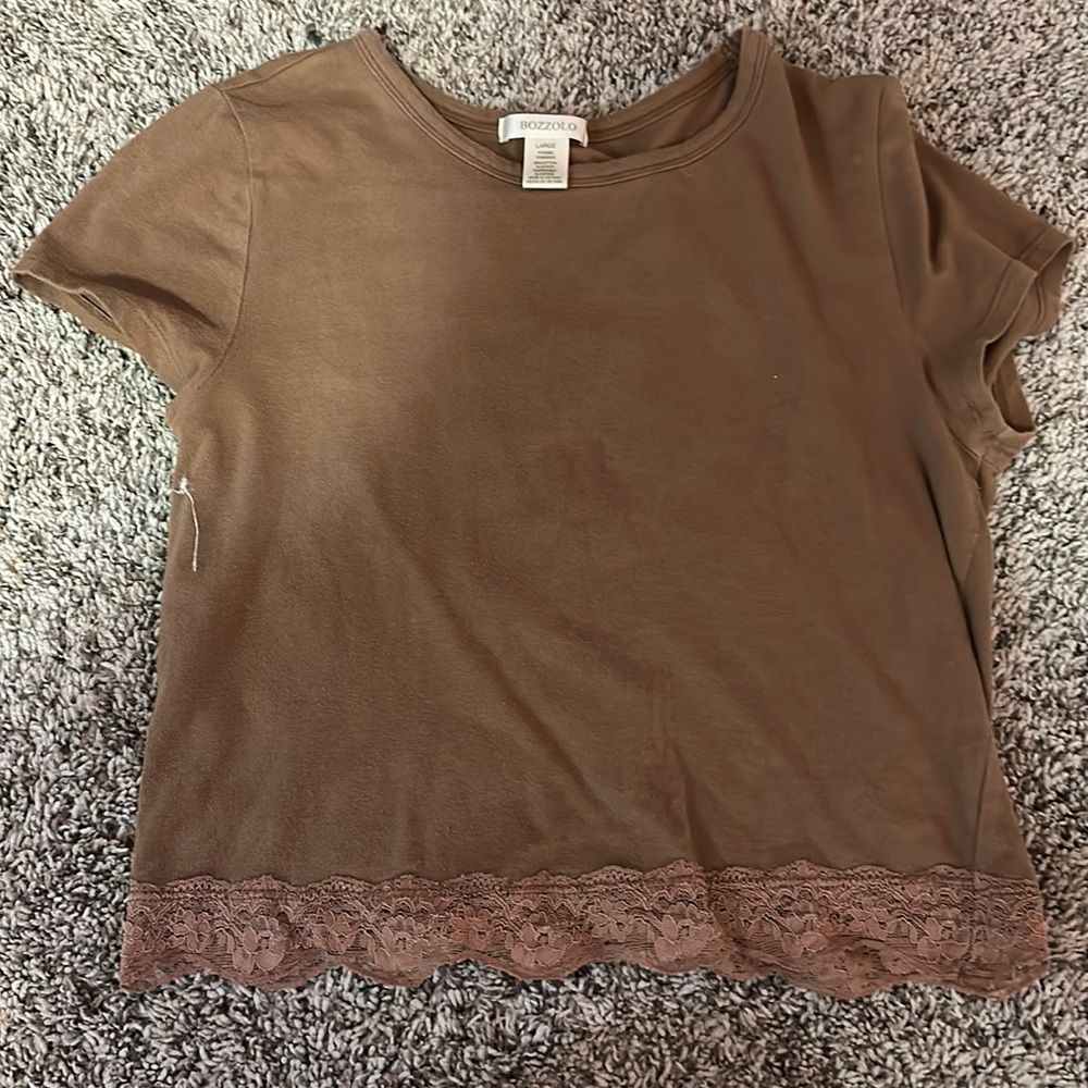 Brown tshirt with lace at bottom